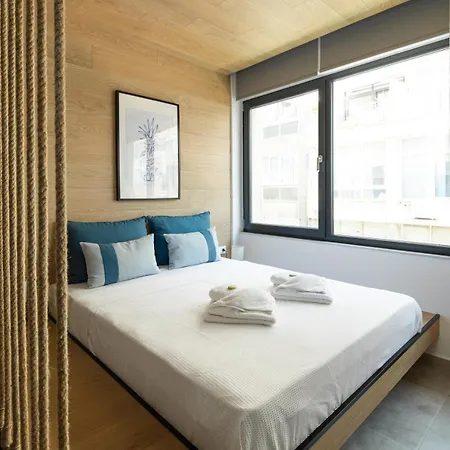Innovative Urban Boho In Ladadika Apartment