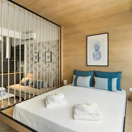 Innovative Urban Boho In Ladadika Apartman